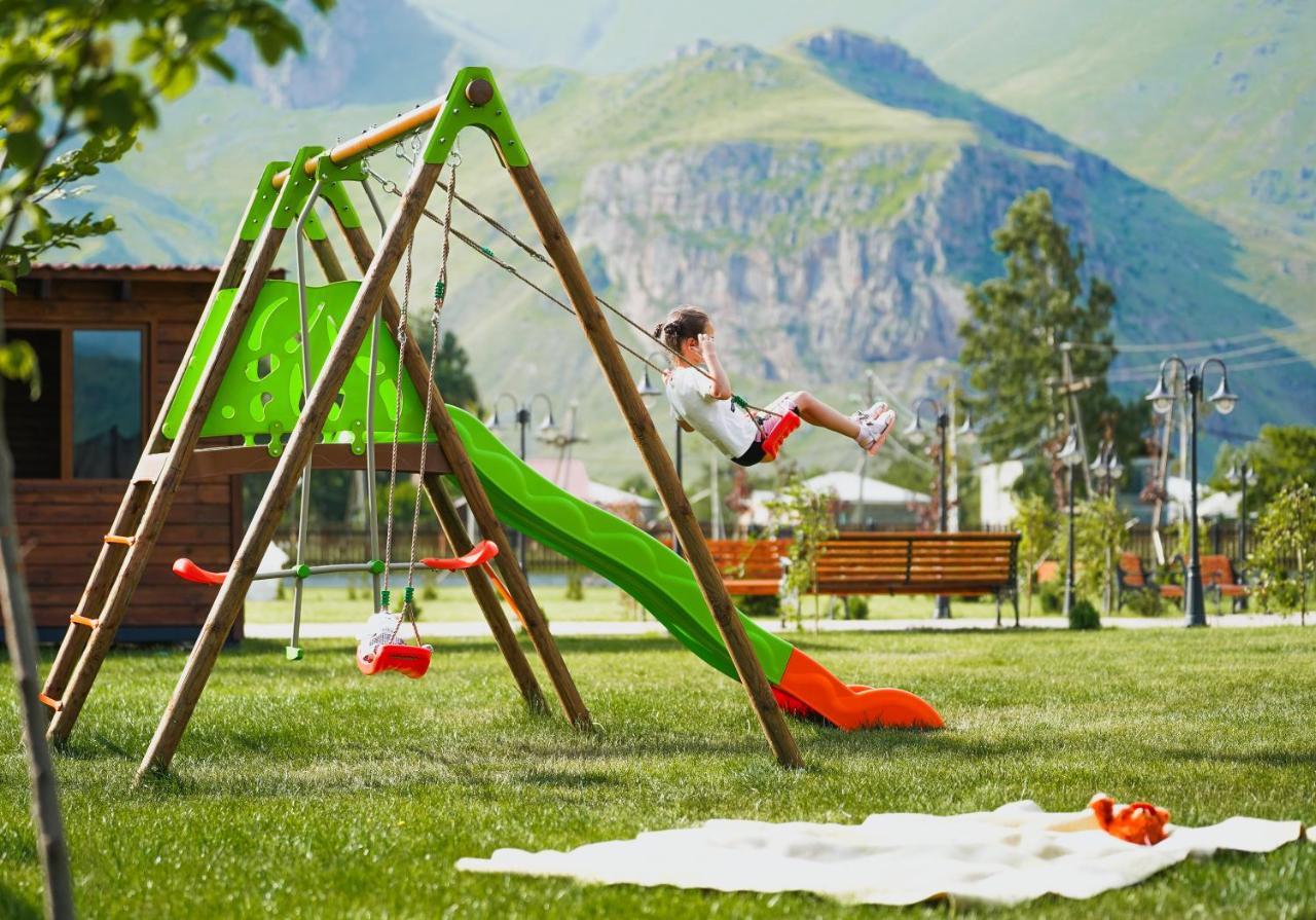 Suatis Resort Kazbegi Exterior foto